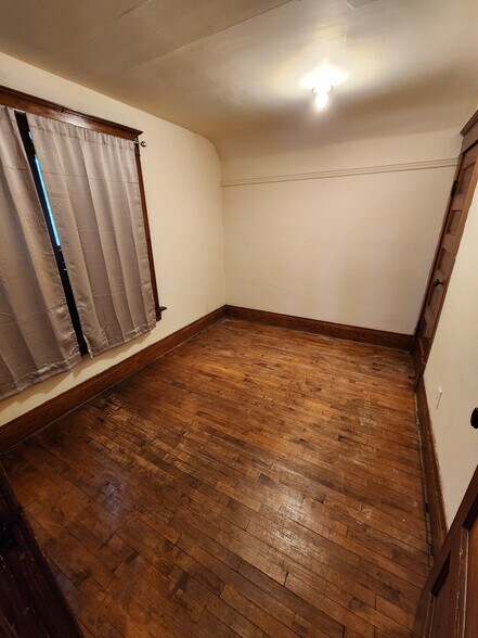 Upstairs small room - 4492 County Road J