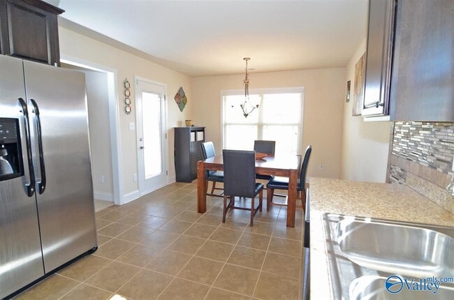 Building Photo - 206 Fields Pond Dr