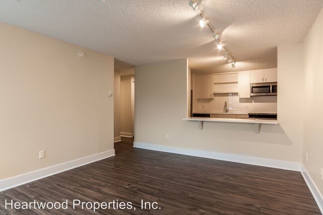 Building Photo - 2121 Canyon Blvd