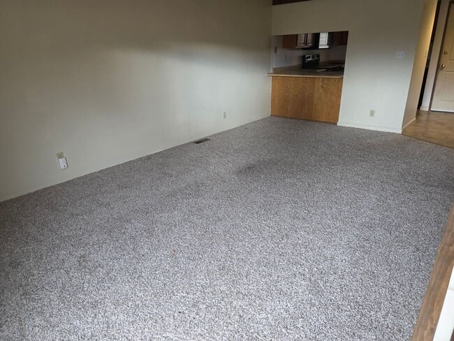 Building Photo - Cute Townhouse