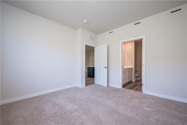 Building Photo - 104 delmonica Dr