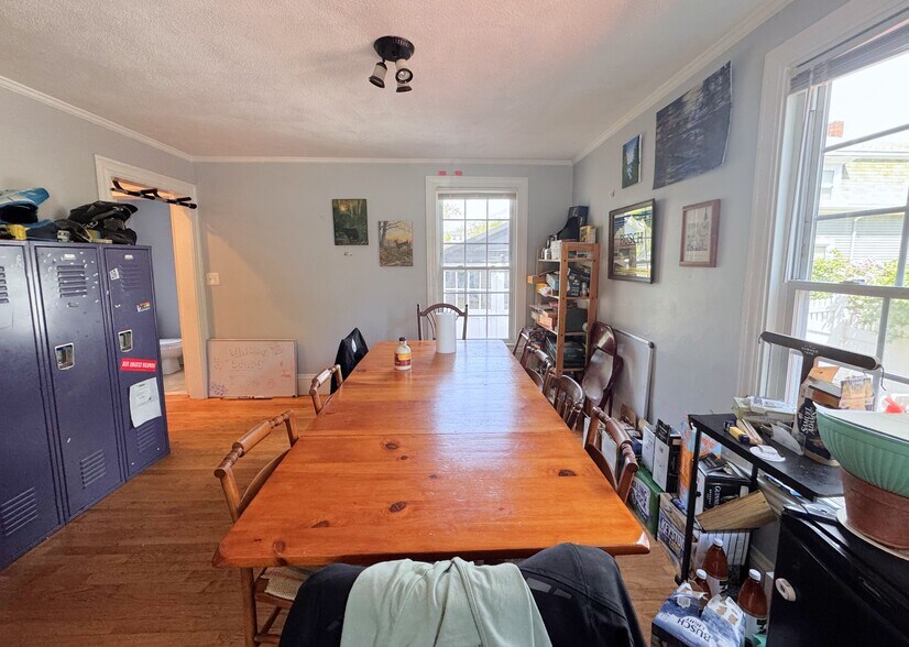 Building Photo - 34 Brentwood St