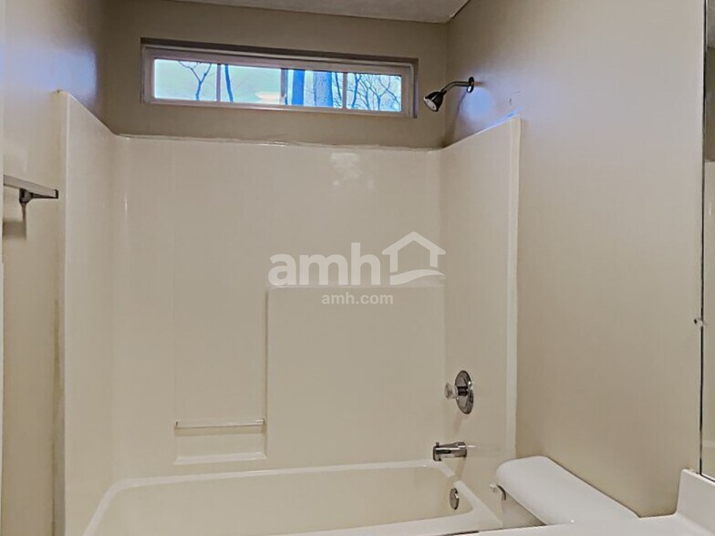 Building Photo - 2922 Wills Ct