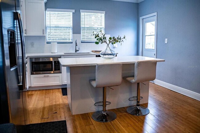 Building Photo - 2908 Sanchez St