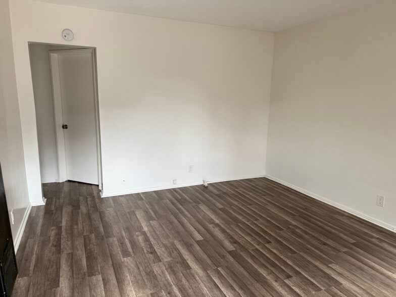 Building Photo - 1070 Gardenia Ave