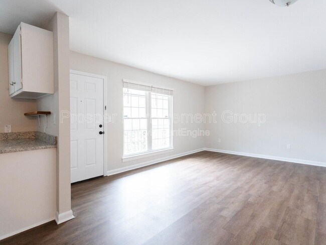 Building Photo - 867 Colony Dr