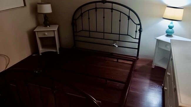 Building Photo - 2000 NE 51st Ct