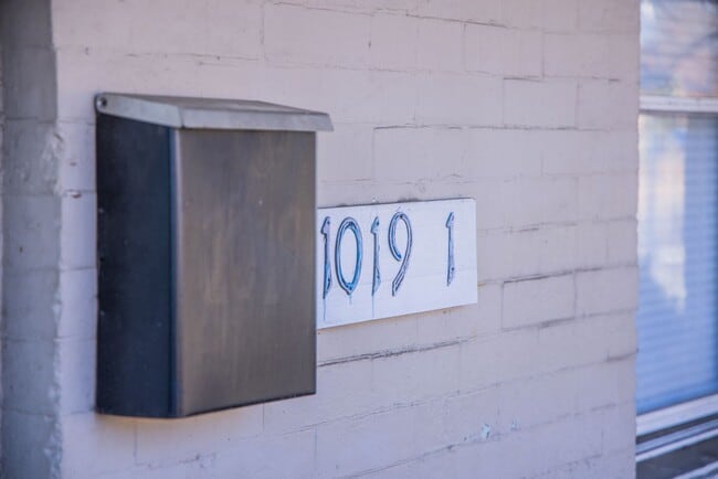 Building Photo - 1019 W Leigh St