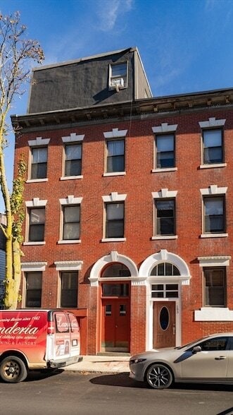 Building Photo - 195 Endicott St
