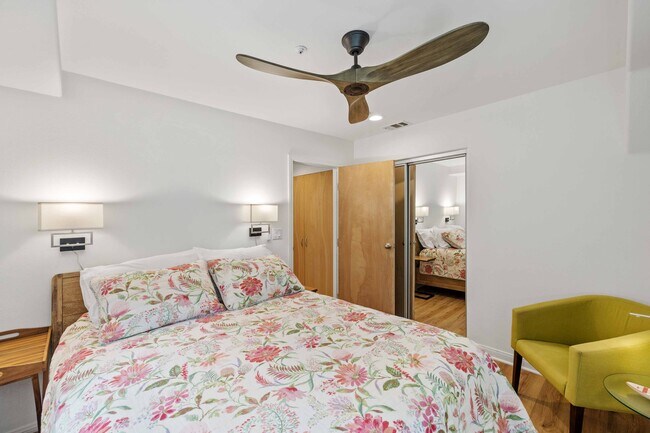 Building Photo - 121 Marine Pl