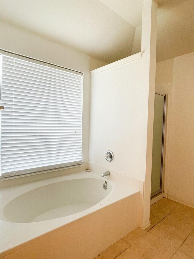 Building Photo - 11737 Logan Ridge Dr