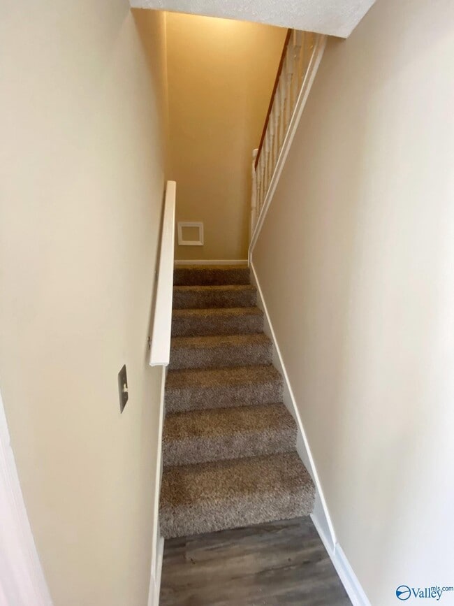 Building Photo - 523 Farmingdale Rd SE