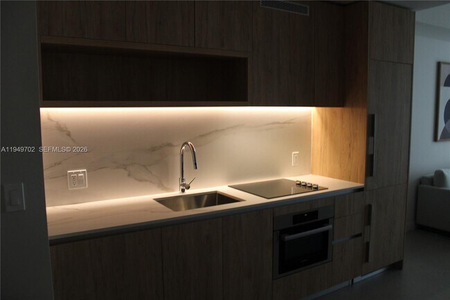 Building Photo - 601 N Miami Ave