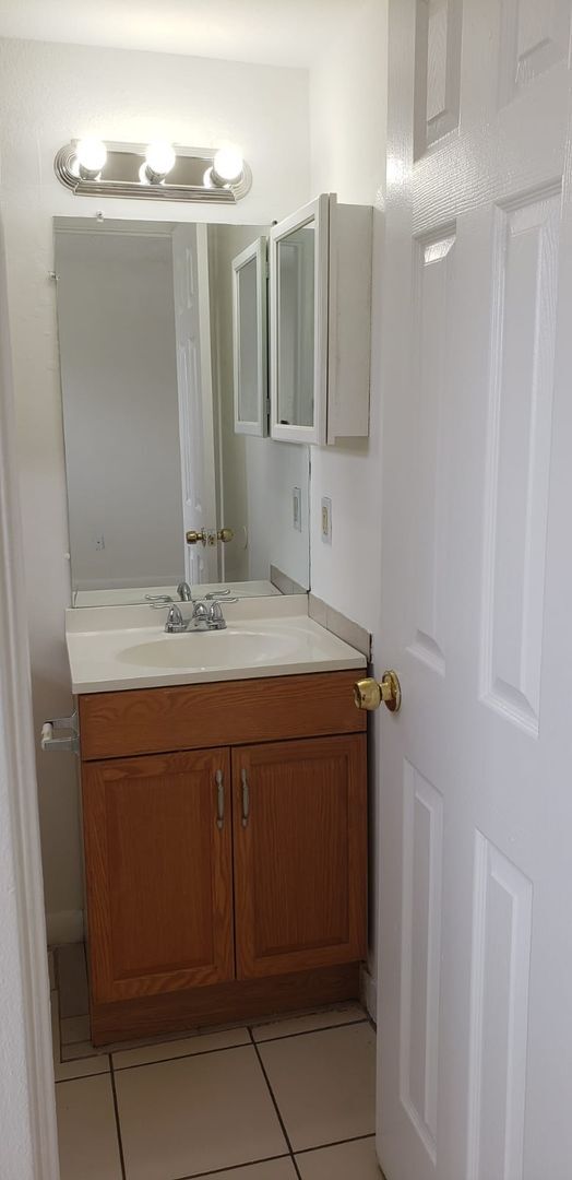 Building Photo - One-bedroom for rent in Pompano Beach