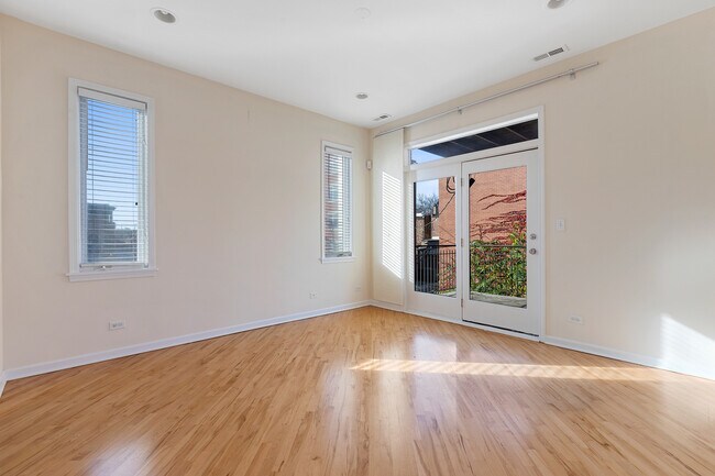 Building Photo - 622 S Oakley Blvd