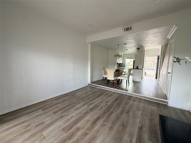 Building Photo - 7700 Creekbend Dr