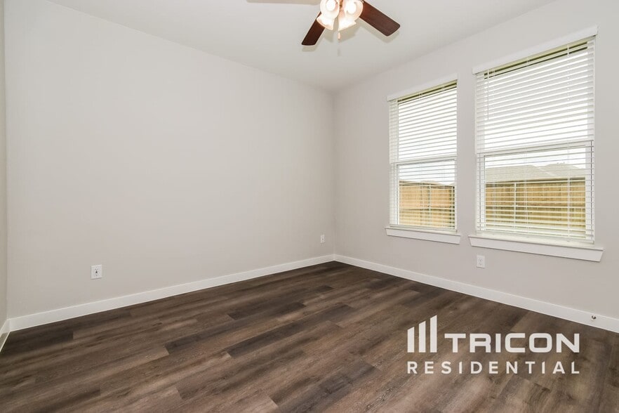Building Photo - 2589 Dulaney Dr