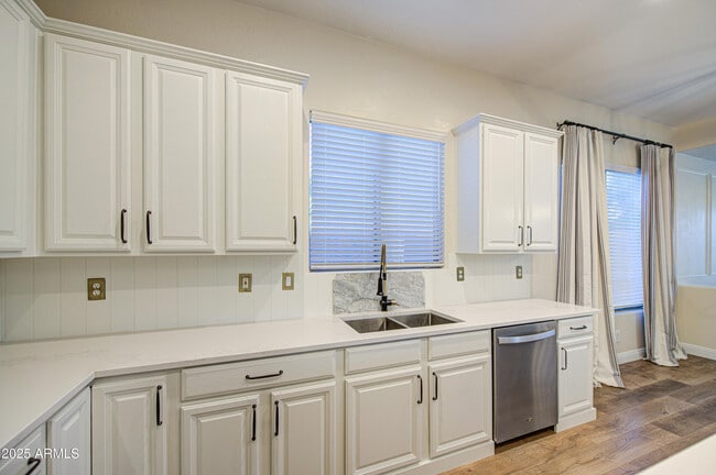 Building Photo - 4564 S Maverick Ct