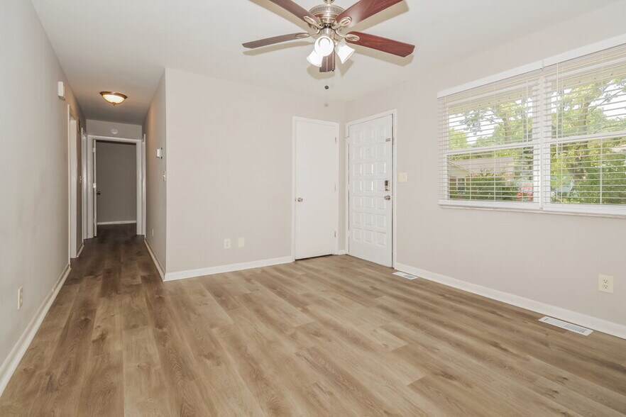 Building Photo - 4404 Mesa Ct