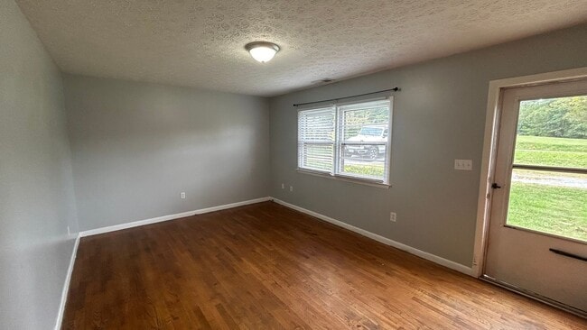 Building Photo - One Level House in Madison Heights