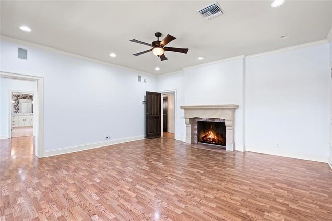 Building Photo - 602 Las Lomas Dr