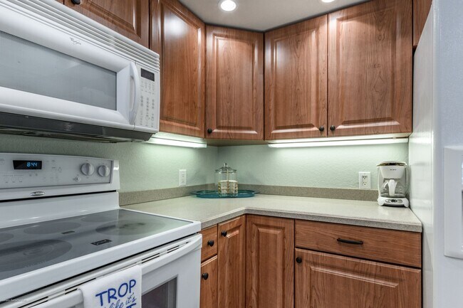 Building Photo - CLOSE DOWNTOWN PUNTA GORDA. GROUND FLOOR U...