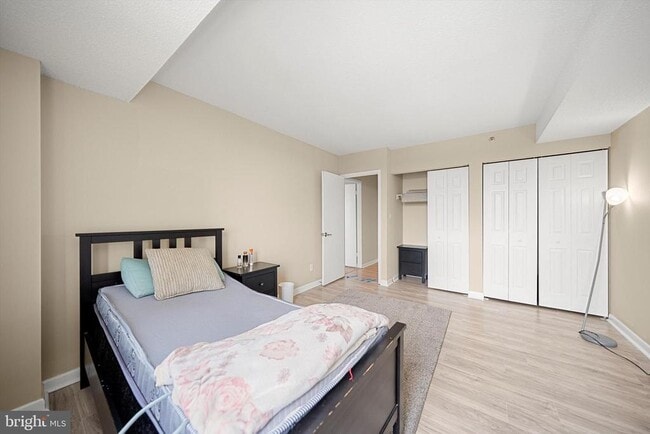 Building Photo - 3709 S George Mason Dr