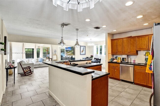 Building Photo - 9910 Bahama Dr