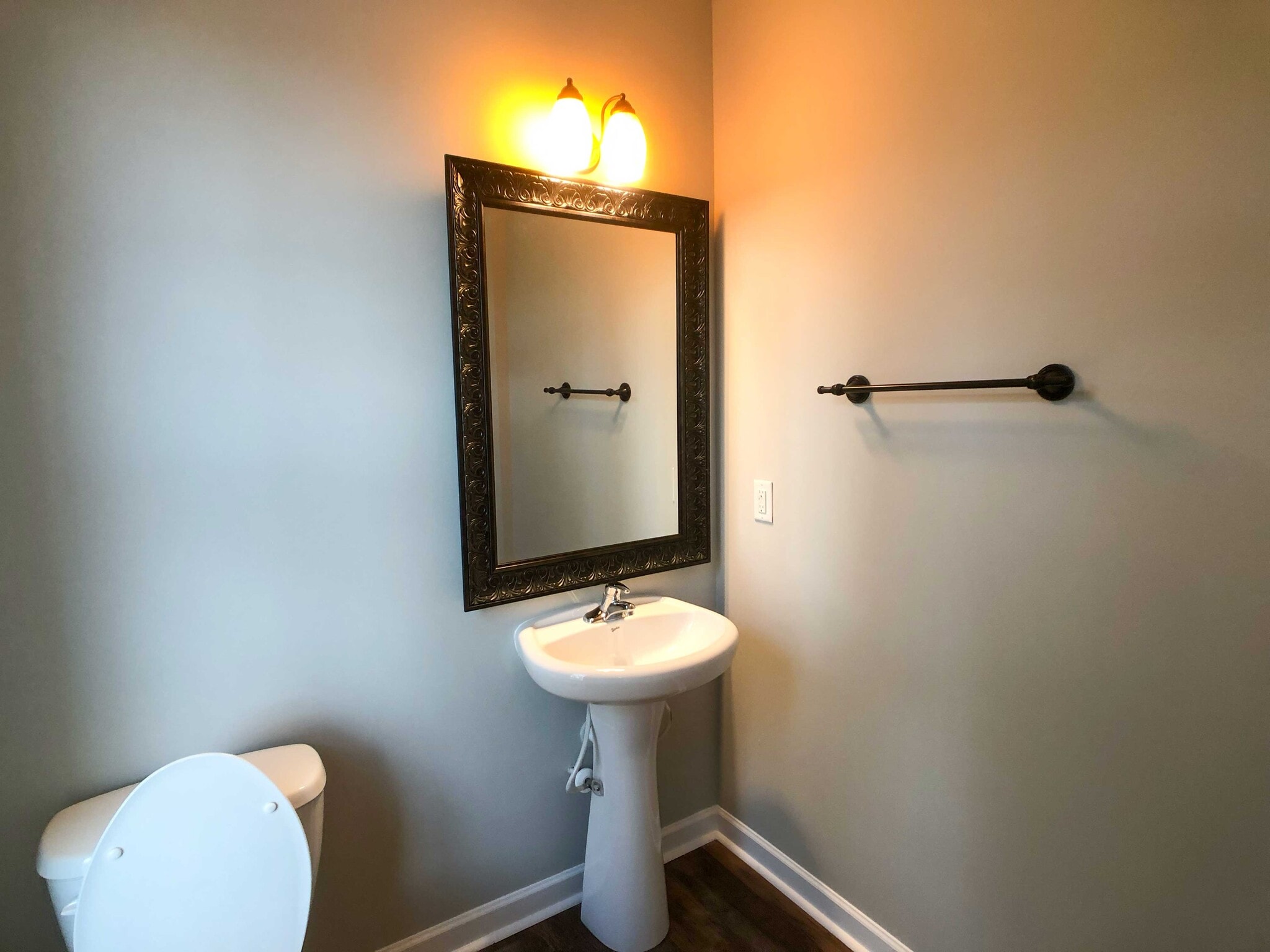 Powder Room - 2834 Howard Ave