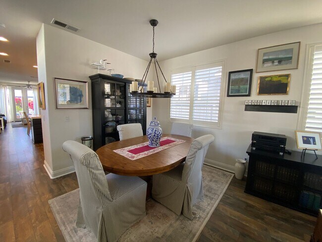 Building Photo - Beautiful 4 Bd/2.5bth within the Poinsettia Cove Community!