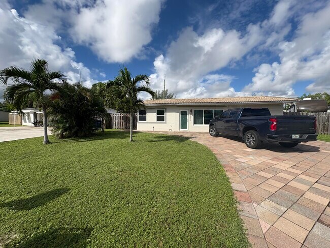 Building Photo - 2711 NE 11th Terrace