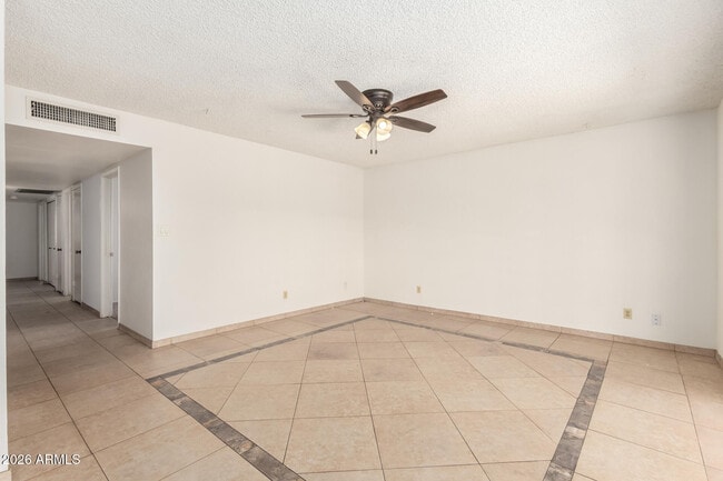 Building Photo - 4013 S Hazelton Ln