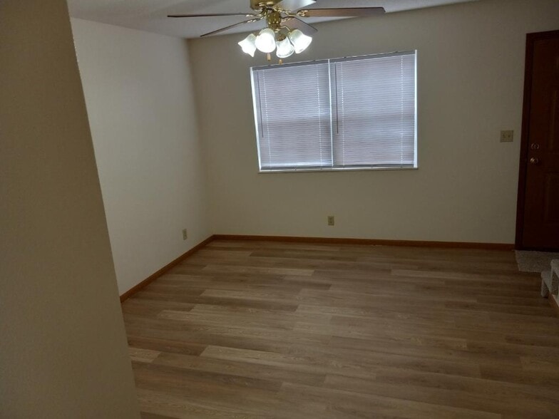 L.R. - 246 W Main St