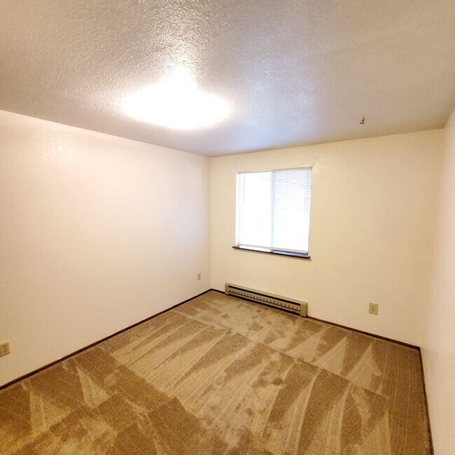 Building Photo - Madrona Way Duplex