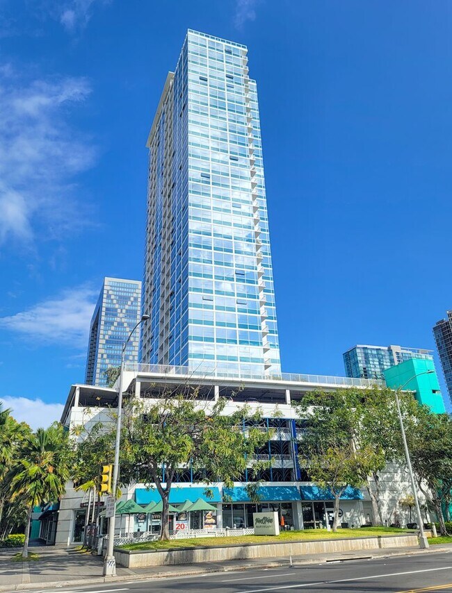 Primary Photo - 1BR / 1Bath / 1Pkg - Condo in Kakaako Avai...