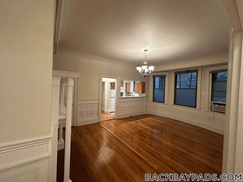 Building Photo - 366 Commonwealth Ave