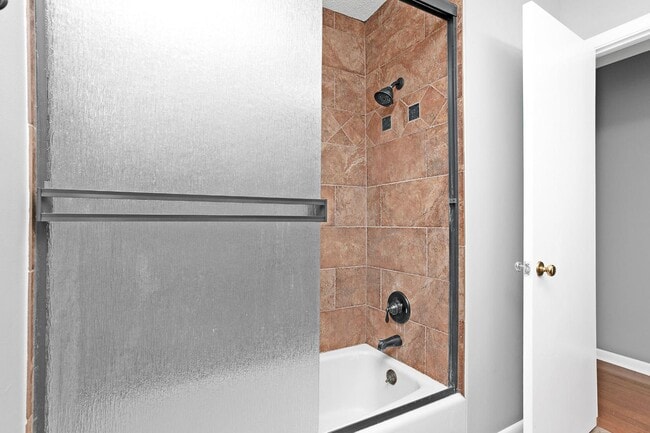 Building Photo - 705 Bon Aire Dr