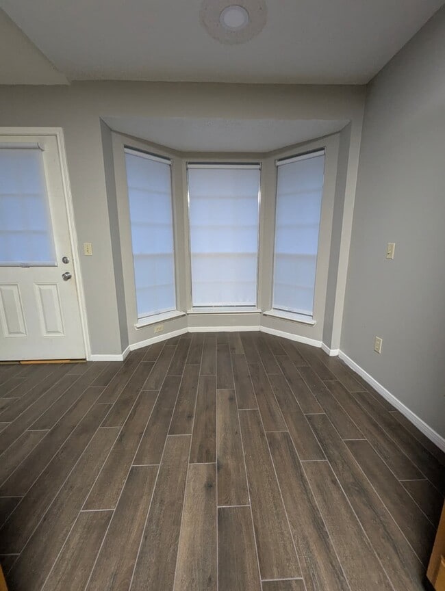 Building Photo - 827 Coral Tree Pl