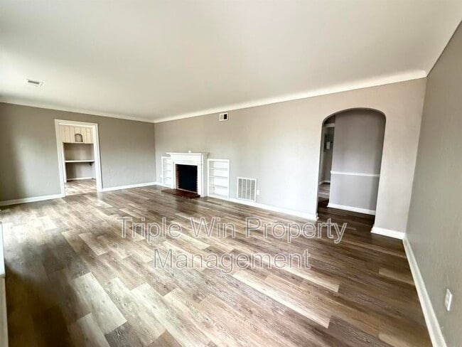 Building Photo - 520 Hentschel Pl