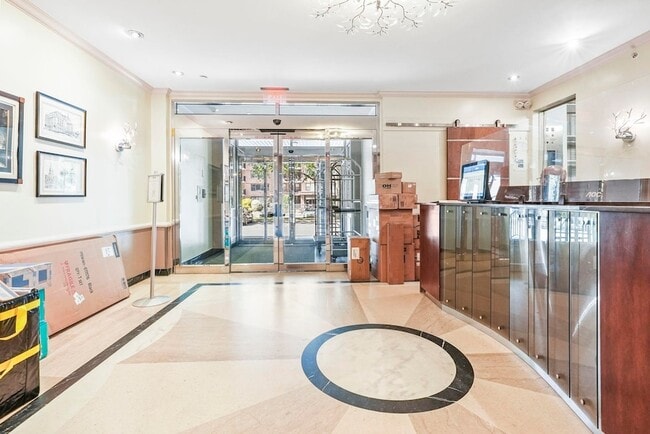 Building Photo - 201 St Pauls Ave