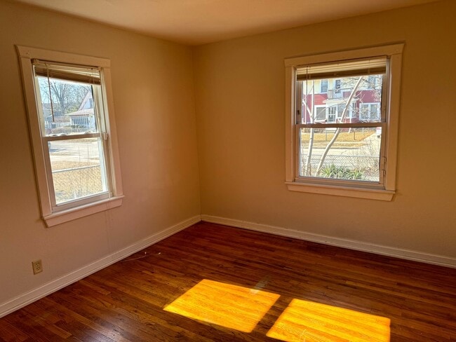 Building Photo - 3 bedroom Kenosha cape cod