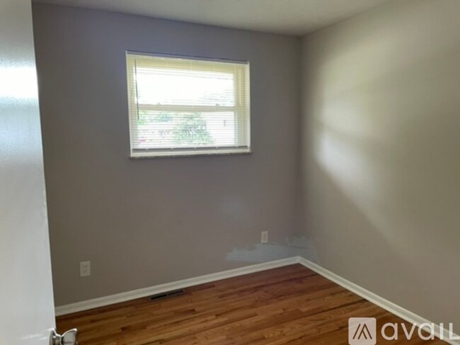 Building Photo - 3 Bedroom 2 Bathroom House In Cincinnati W...