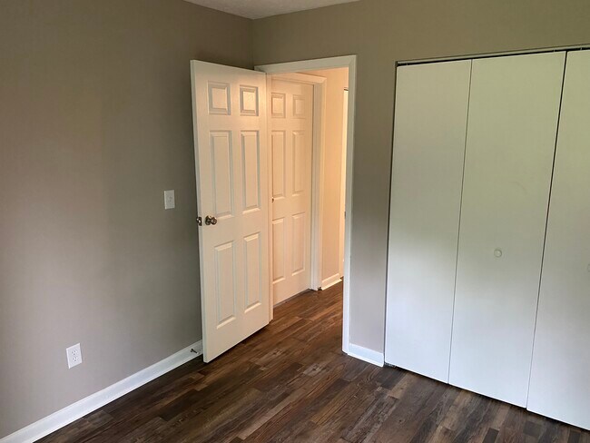 Back Bedroom - 8555 Island Pines Dr