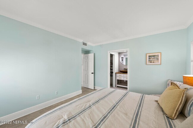 Building Photo - 829 1st St S
