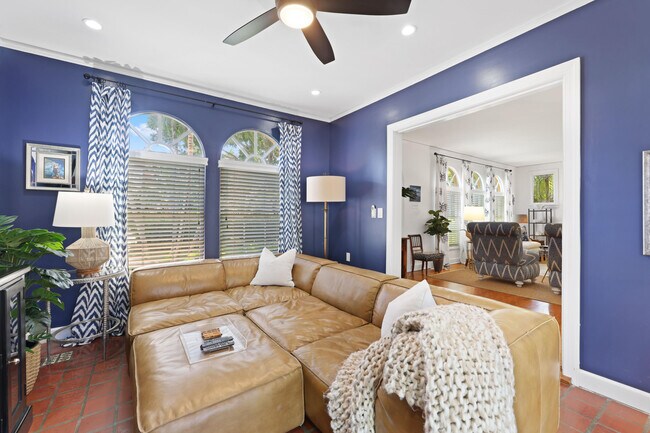 Building Photo - 325 Greymon Dr