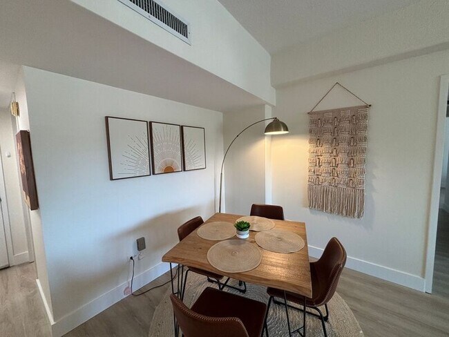 Building Photo - 14 Lockwood Dr