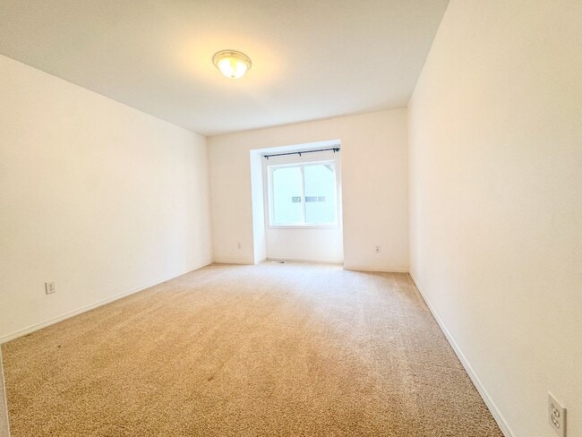 Building Photo - 4 Bedroom 3 Bath Spacious Home in Bellevue