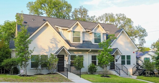 Building Photo - 8 Bedrooms 8 Baths Pre-leasing Now for 202...