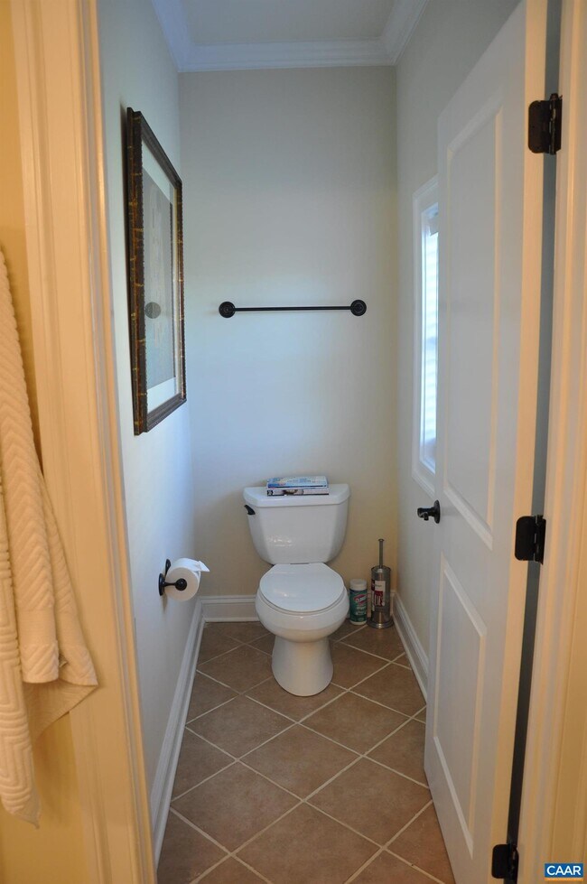 Building Photo - 827 Nalle St