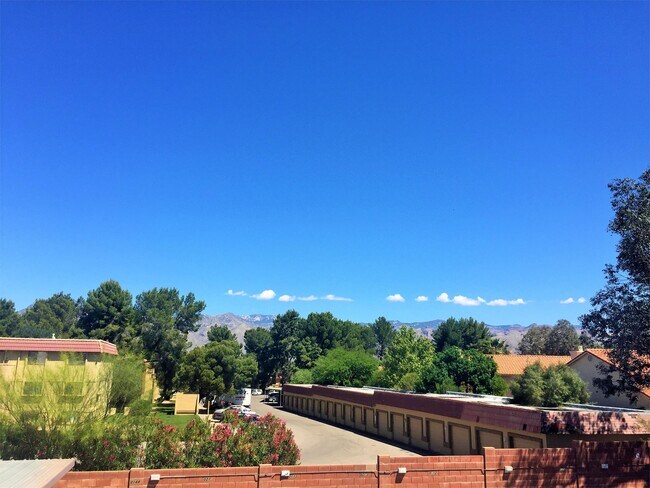 Building Photo - 2182 N Pantano Rd